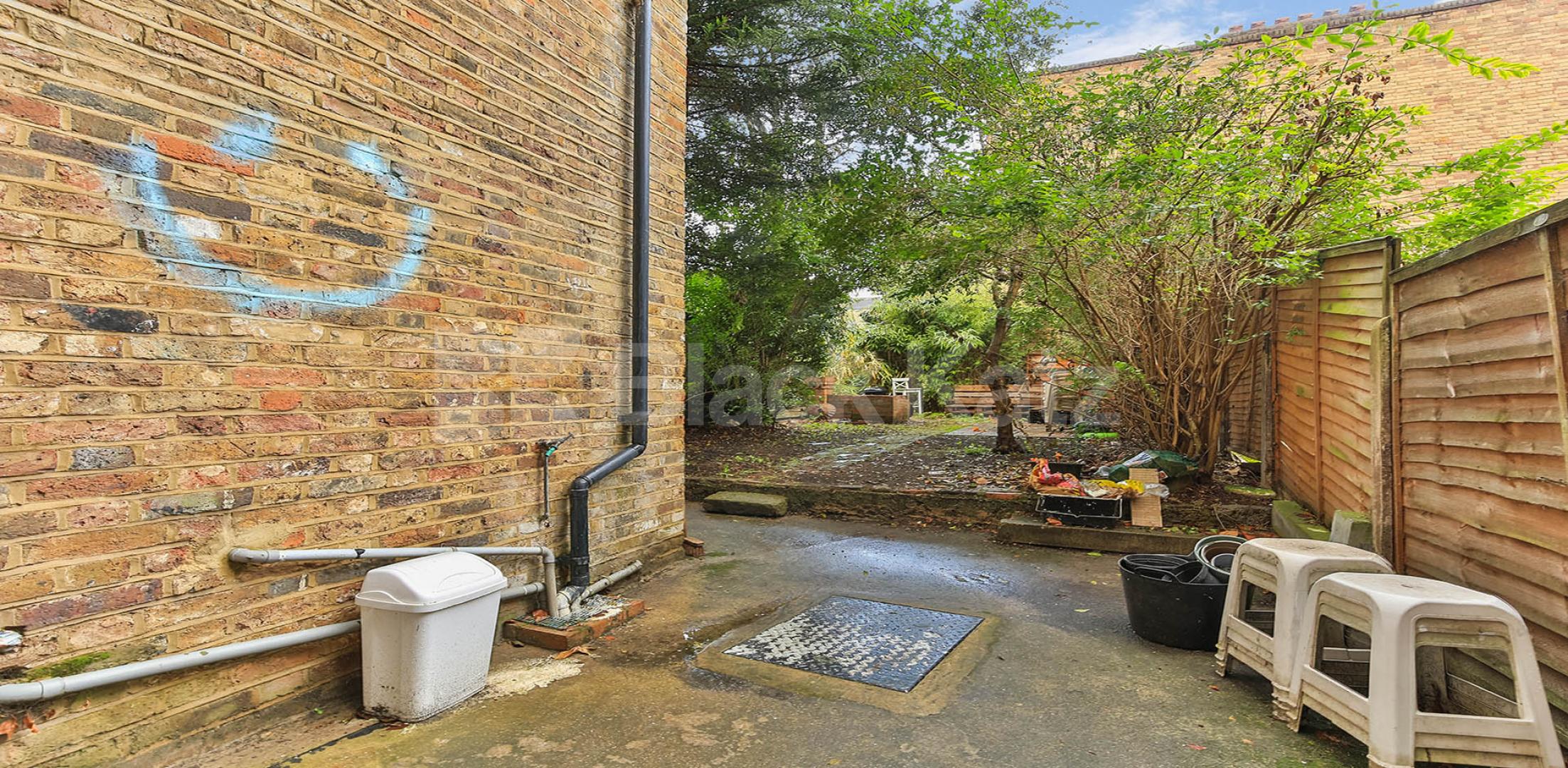 			2 Bedroom, 1 bath, 1 reception Apartment			 Sandringham Road, Dalston 